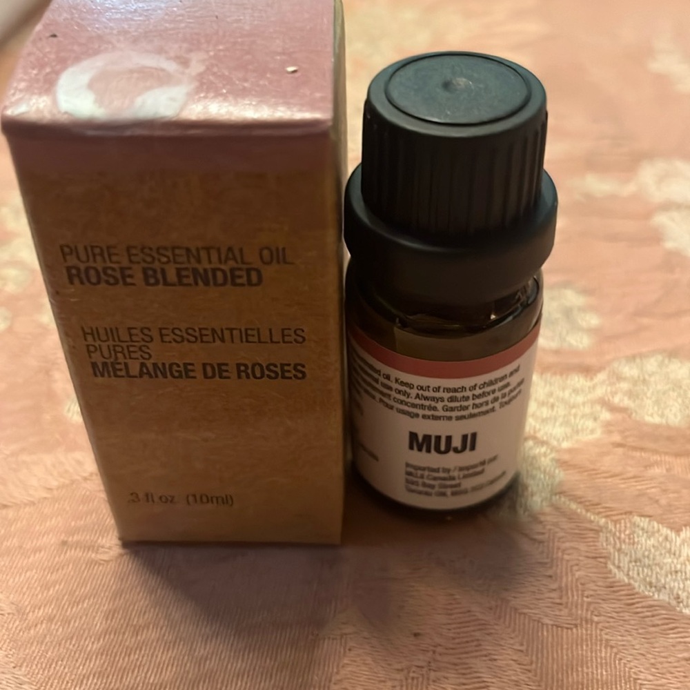 Muji essential oil rose blend new